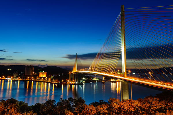 Cầu Bãi Cháy là cây cầu dây văng có kiến trúc độc đáo bậc nhất Việt Nam