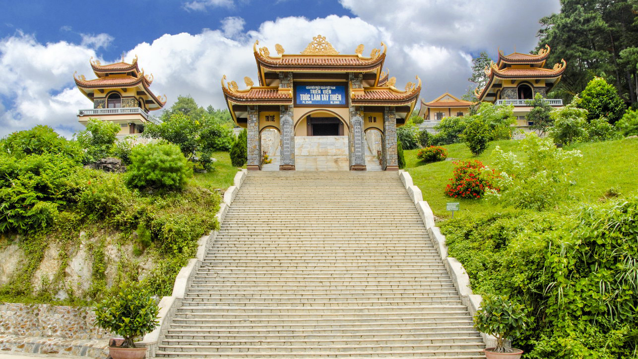 Đây là một trong những thiền viện lớn nhất tại Việt Nam. Quanh năm thời tiết nơi này đều dễ chịu.