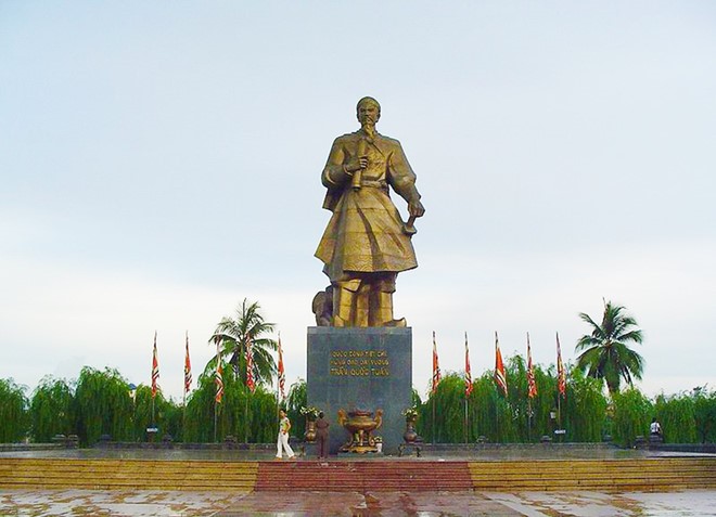 Tượng đài Trần Hưng Đạo được coi là biểu tượng của thành phố Nam Định