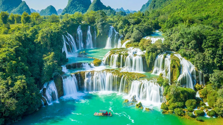 Thác Bản Giốc là thác nước tự nhiên đẹp nhất tại Việt Nam và lớn nhất khu vực Đông Nam Á
