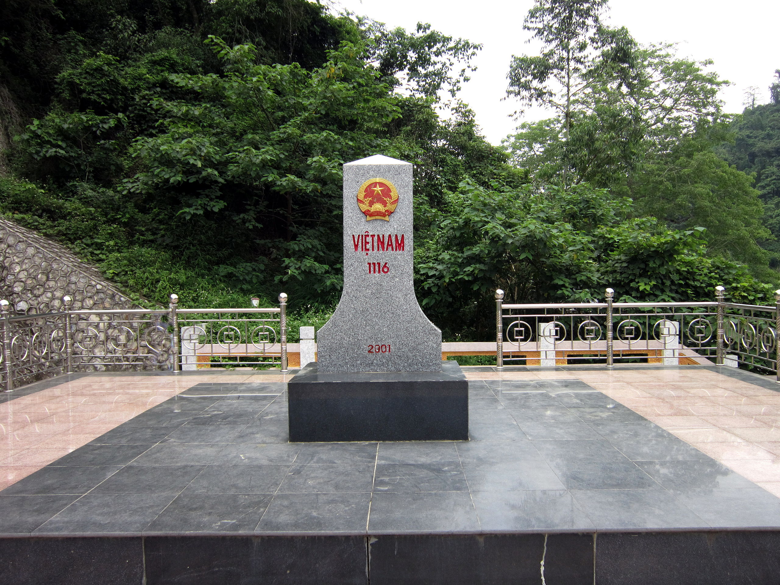 Cột mốc biên giới Việt - Trung là điểm check-in nổi tiếng bạn không nên bỏ lỡ