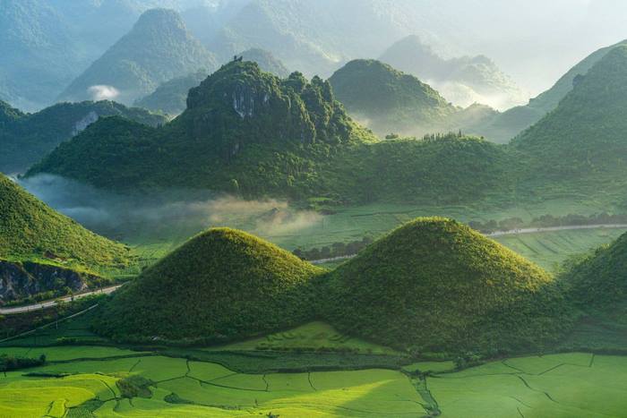 Núi đôi Quản Bạ nổi tiếng Hà Giang