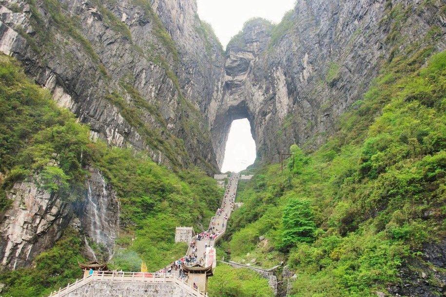 Cổng trời Quan Bạ được coi là cửa ngõ để bước vào hành trình khám phá cao nguyên đá Đồng Văn