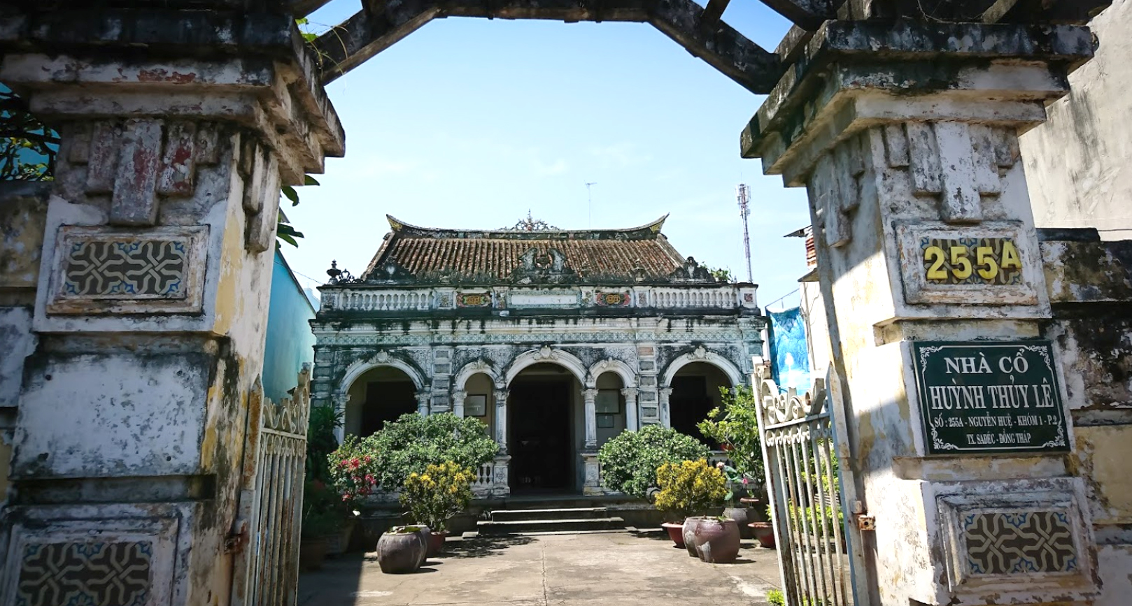 Nhà cổ Huỳnh Thuỷ Lê là một trong những địa điểm tham quan hấp dẫn nhất tại khu vực Đồng Tháp và gắn liền với lịch sử phát triển của vùng đất này. 