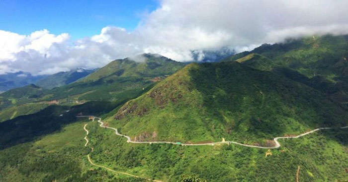 Đèo Ngang là một trong bốn tứ đại đỉnh đèo của Việt Nam