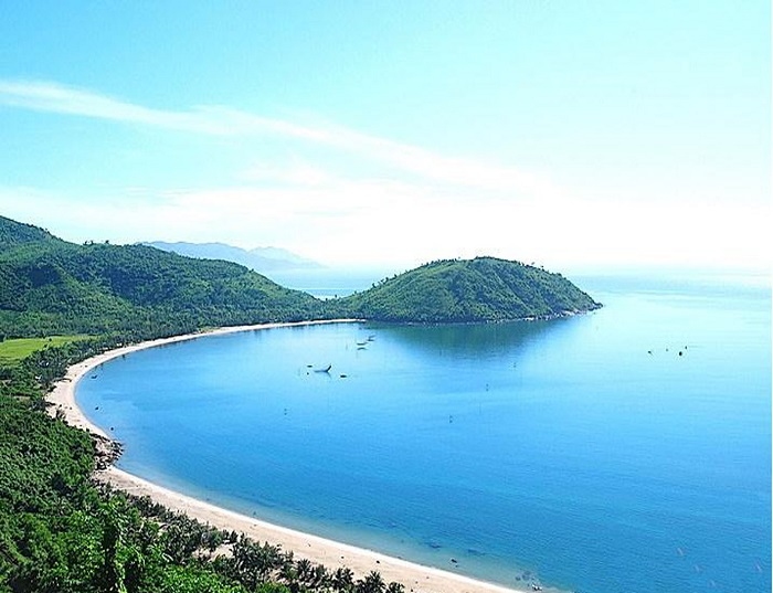 Biển Thiên Cầm sở hữu đường bờ biển dài cũng những bãi cát trắng mịn