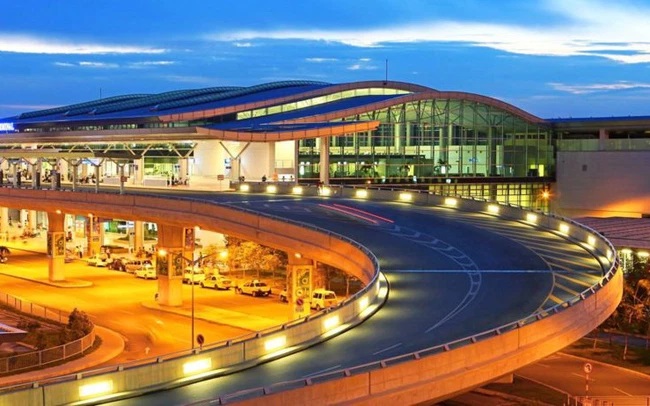 Sân bay Tân Sơn Nhất là một trong những cảng hàng không quốc tế lớn nhất tại Việt Nam
