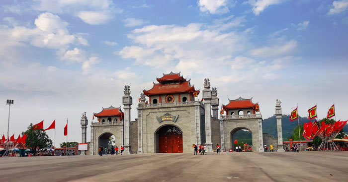 Điểm du lịch nổi tiếng nhất tại Phú Thọ đó chính là khu di tích lịch sử Đền Hùng. 