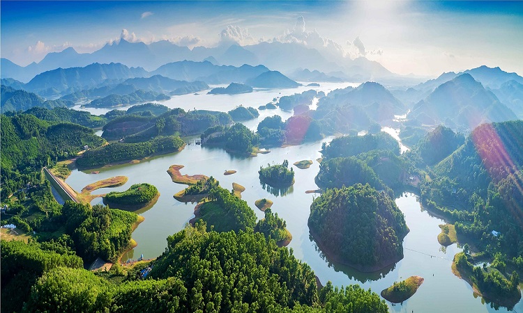 Hồ Núi Cốc là điểm du lịch nổi tiếng ở Thái Nguyên