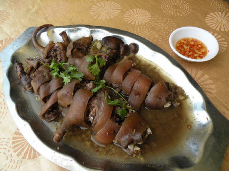 Thịt dúi là món ăn ngon và lạ ở hồ Núi Cốc