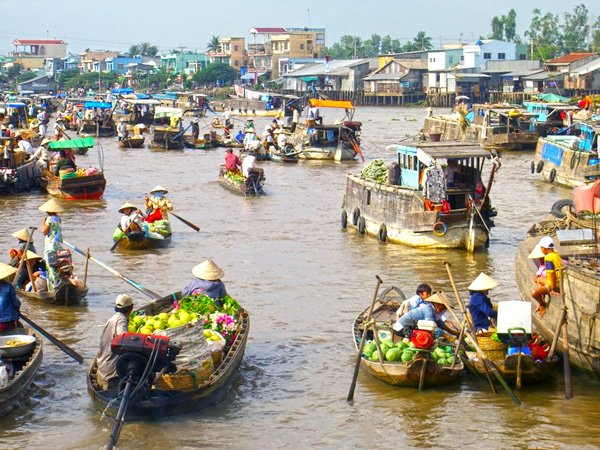 Chợ nổi Trà Ôn là điểm chợ đầu mối quan trọng tại Vĩnh Long