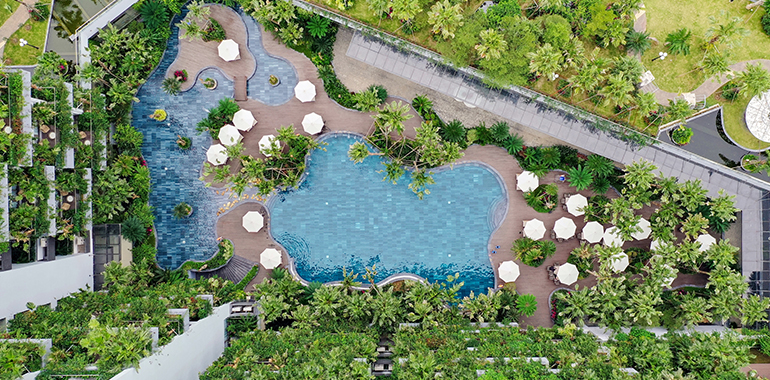 Bể bơi Palm Pool tọa lạc tại tòa nhà Forest in the Sky