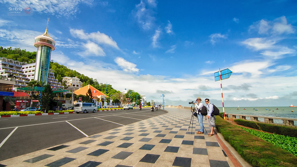 Trần Phú là con đường sầm uất và đẹp nhất ở Vũng Tàu.