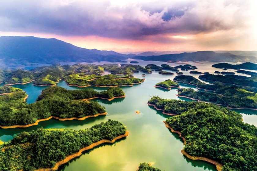 Hồ Tà Đùng Đắk Nông - Vịnh Hạ Long thu nhỏ giữa cao nguyên lộng gió