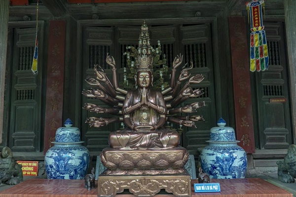 Tượng phật bà linh thiêng ở chùa Dư Hàng