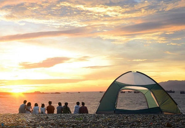 Trải nghiệm cảm giác cắm trại bên bờ biển vô cùng thú vị