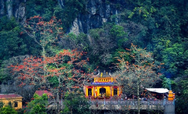 Thuê xe du lịch đi chùa Hương - Chốn linh thiêng non nước hữu tình