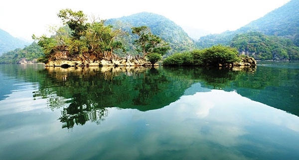 Hồ Ba Bể là một trong những điểm du lịch sinh thái hấp dẫn