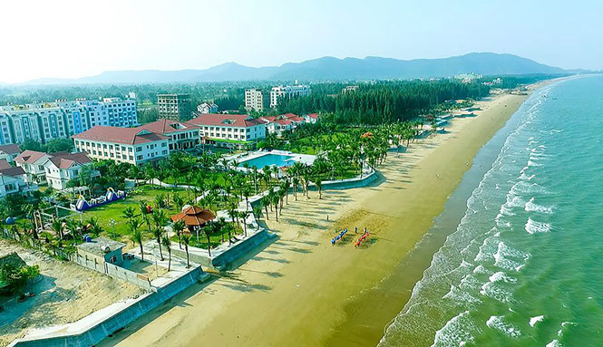Một góc nhìn trên cao về vẻ đẹp sóng biển ở Thanh Hóa
