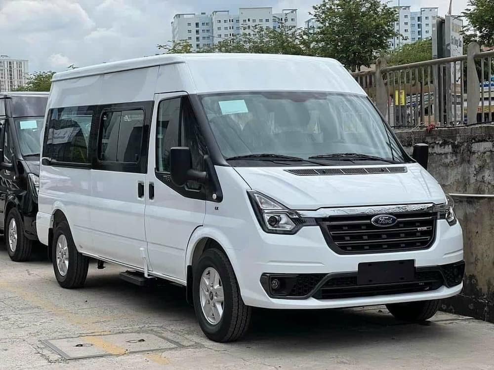 Cho thuê xe Ford Transit