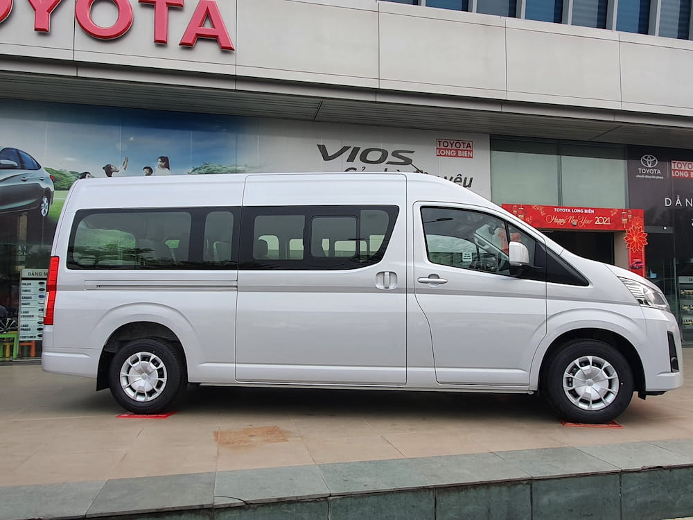 Cho xe Toyota Hiace 16 chỗ