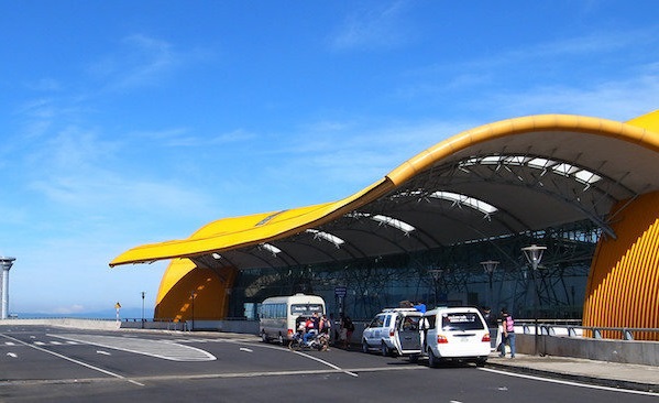 Sảnh chính đưa đón hành khách tại sân bay Liên Khương