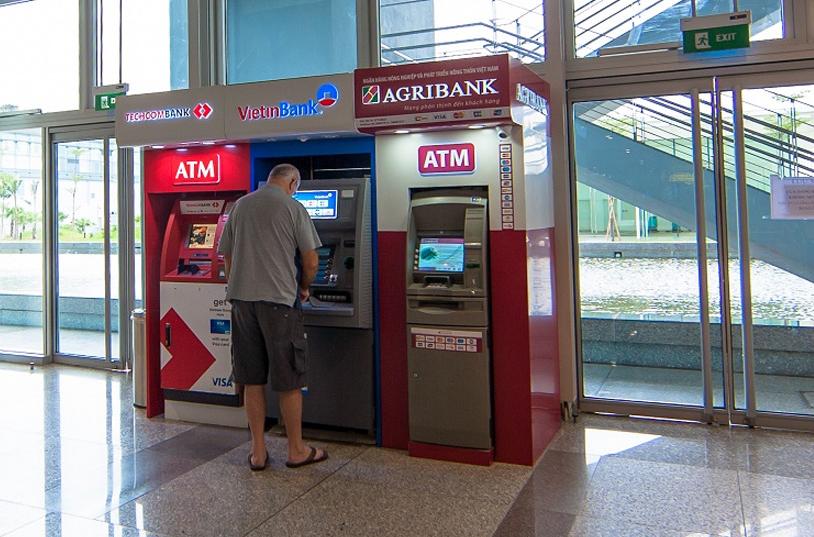 Hệ thống ATM rút tiền tự động tại cảng hàng không quốc tế Nội Bài