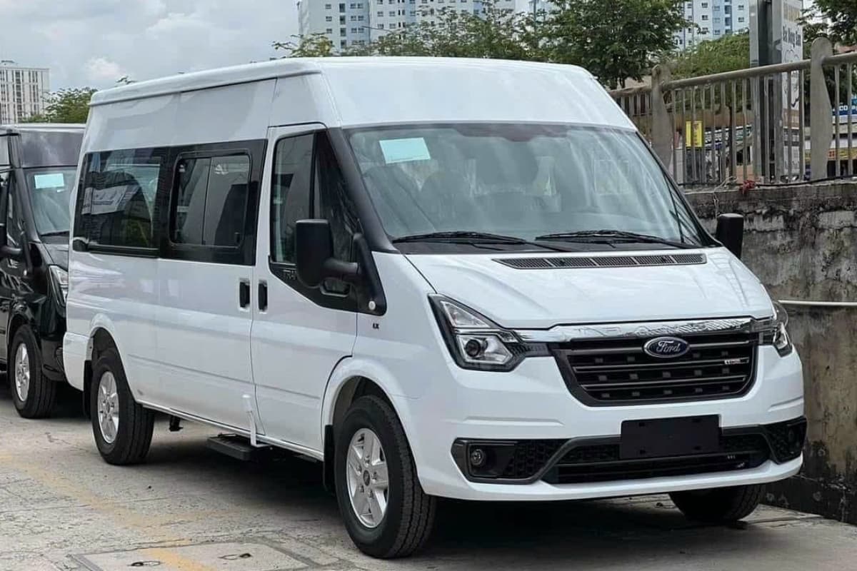 Dòng xe Ford Transit 16 chỗ cho dịch vụ thuê xe đi Đồng Tháp