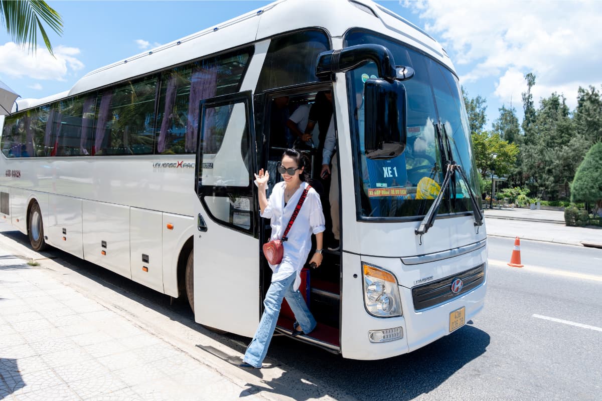 Hành trình Nha Trang thật thoải mái với HoaBinh Bus