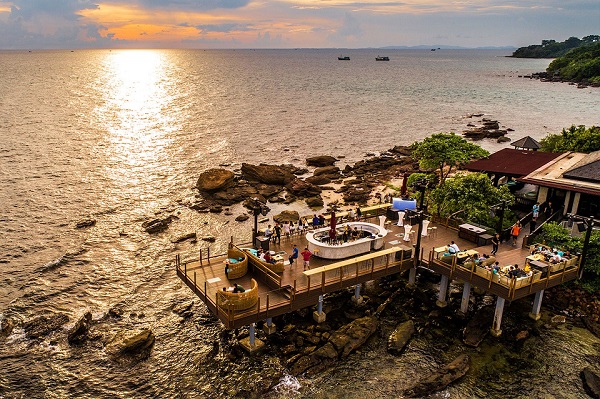 Rock Sunset Island Bar là vị trí lý tưởng để ngắm hoàng hôn