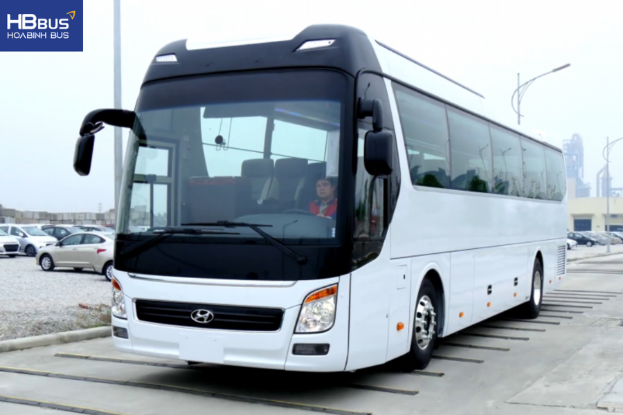 HoaBinh Bus sở hữu dòng xe Universe 45 chỗ hiện đại bậc nhất hiện nay