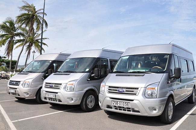 HoaBinhBus cung cấp dịch vụ thuê xe đưa đón sân bay Tân Sơn Nhất hai chiều với dàn xe 16 chỗ