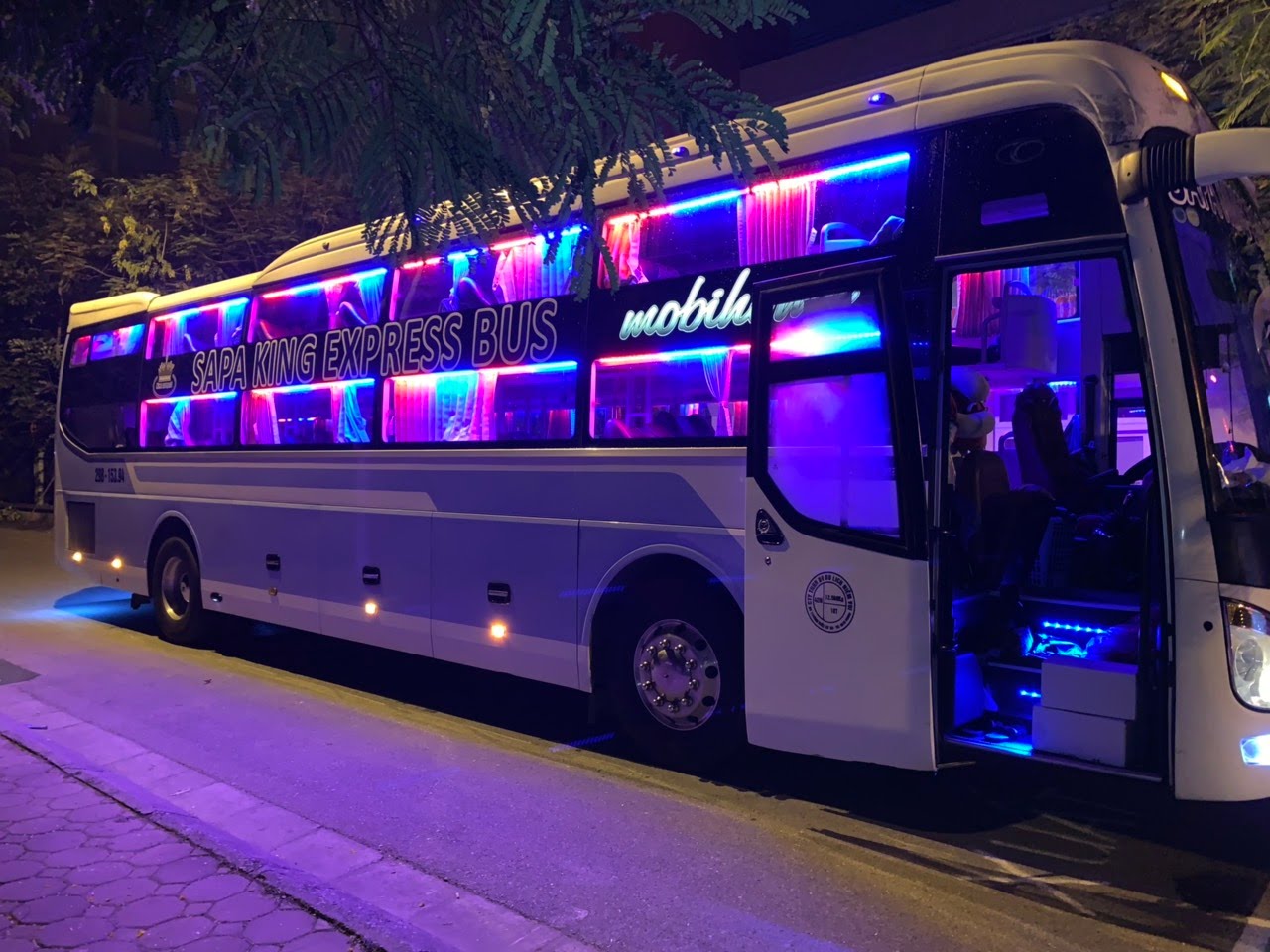 Kinh nghiệm thuê xe du lịch giường nằm an toàn, thoải mái HoaBinh Bus