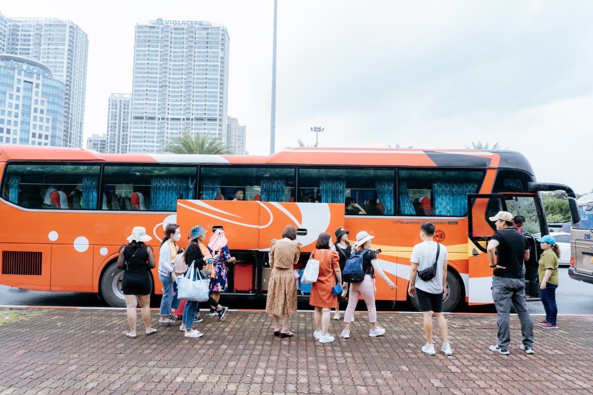 Xe 45 chỗ hiện đại tại HoaBinh Bus